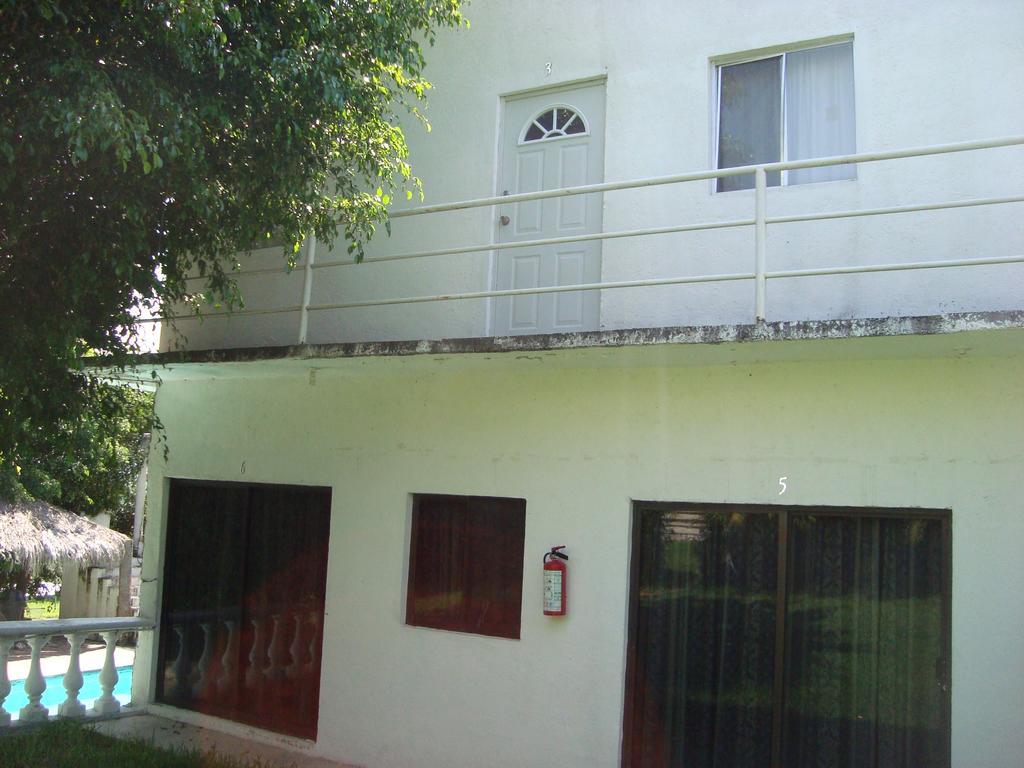 Hotel Teques Inn Tequesquitengo Esterno foto